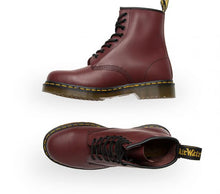 Charger l&#39;image dans la galerie, DR MARTENS | 1460Z DMC 8-EYE BOOT | CHERRY SMOOTH
